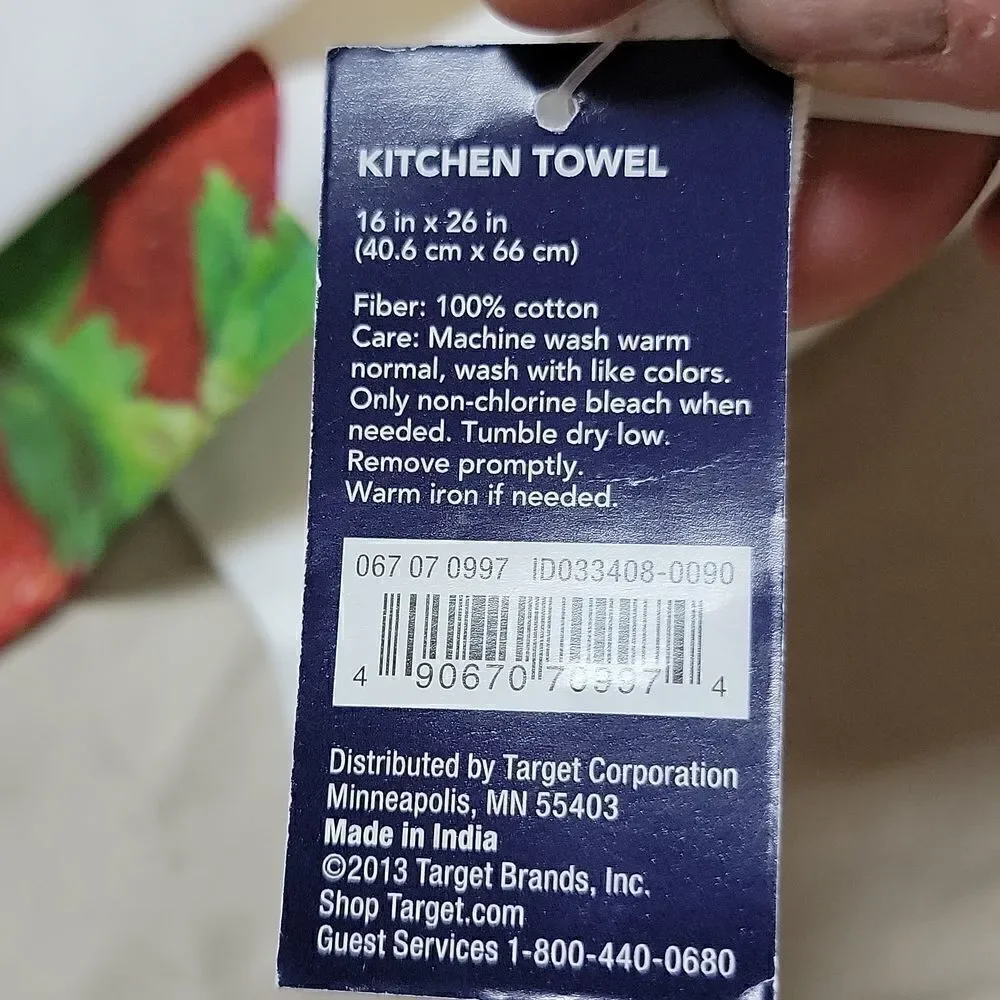 ROOM ESSENTIALS STRAWBERRY KITCHEN TOWEL - NEW WITH TAGS!
